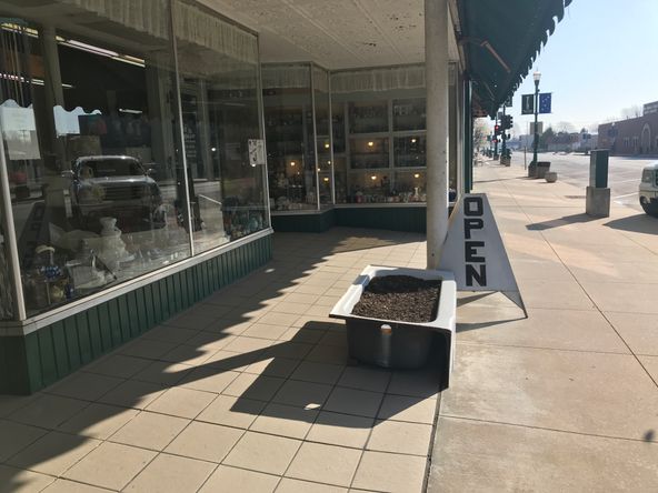 410 E Broadway St, Monett, MO 65708